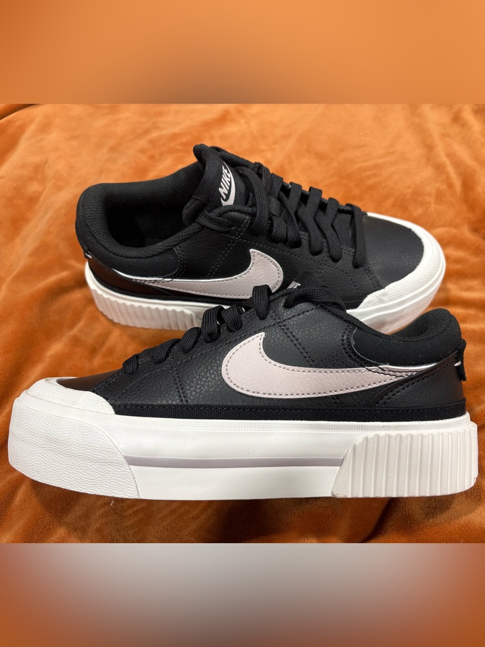 Like-New Nike Court Legacy Lifts